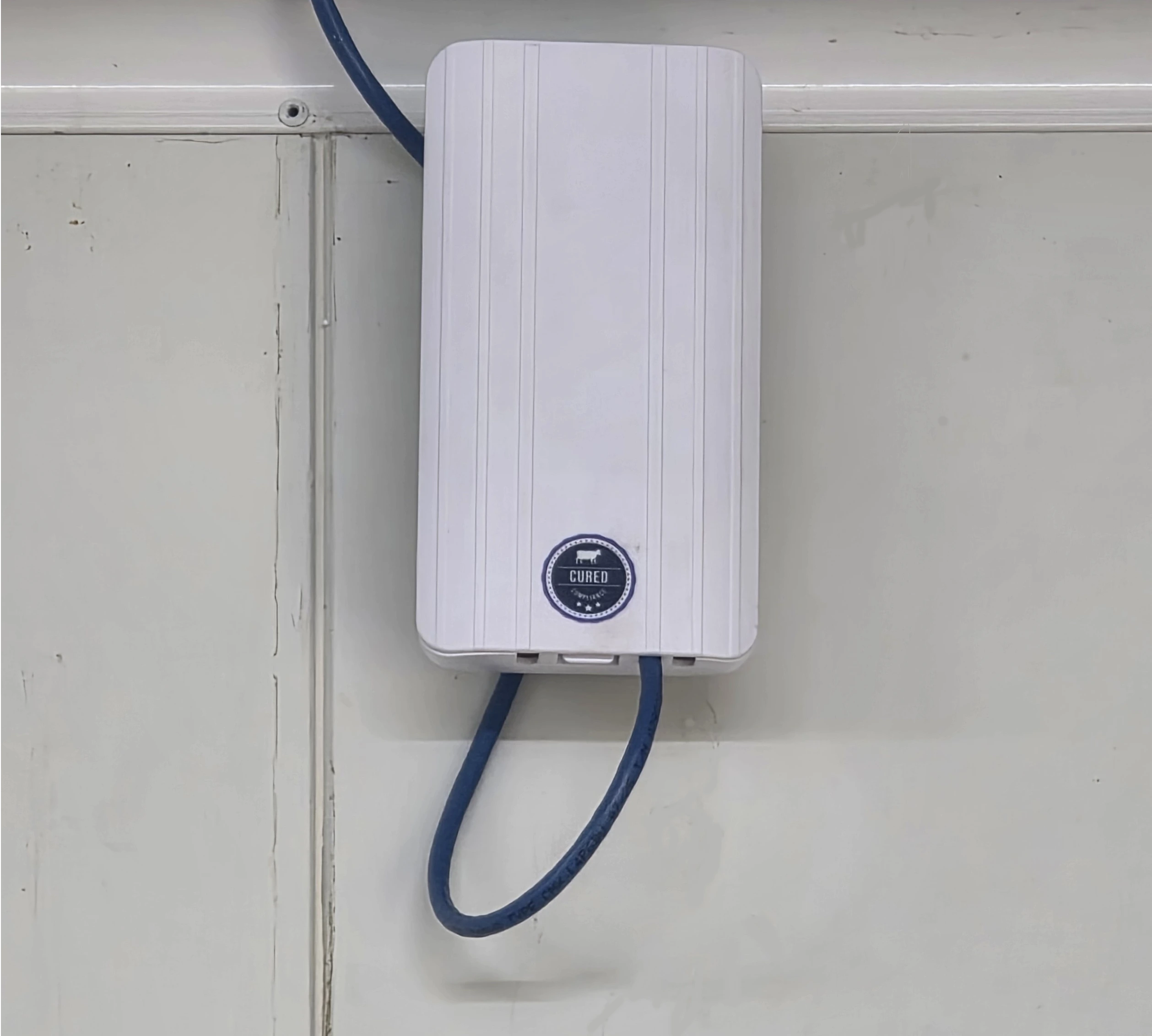 BLE 5.0 IoT temperature sensor and wireless gateway installed in commercial refrigeration unit for 24/7 cold chain monitoring